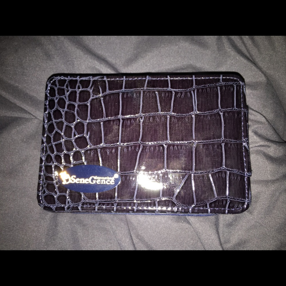 Sene Gence makeup holder